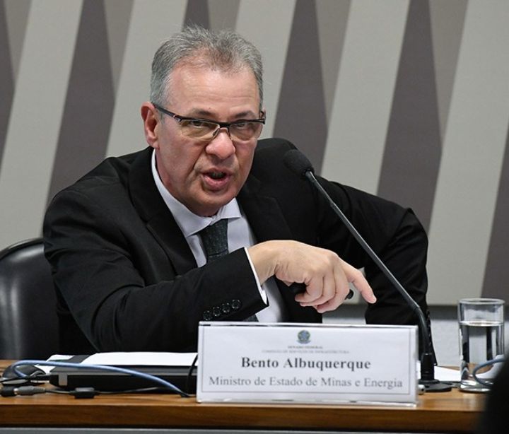 Ministro de Minas e Energia abre investigação para apurar as causas de apagão no Amapá