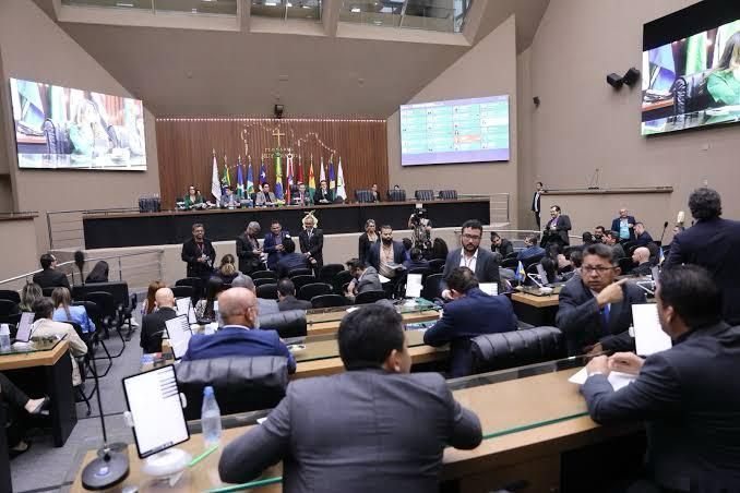 Roberto Cidade sanciona PL da Eleição Indireta