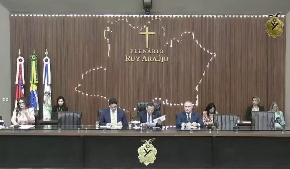 Roberto Cidade é eleito governador do Amazonas em votação indireta na Aleam