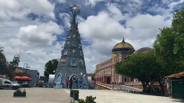 Governo do AM publica correção no valor de árvore de Natal do Largo São Sebastião em Manaus