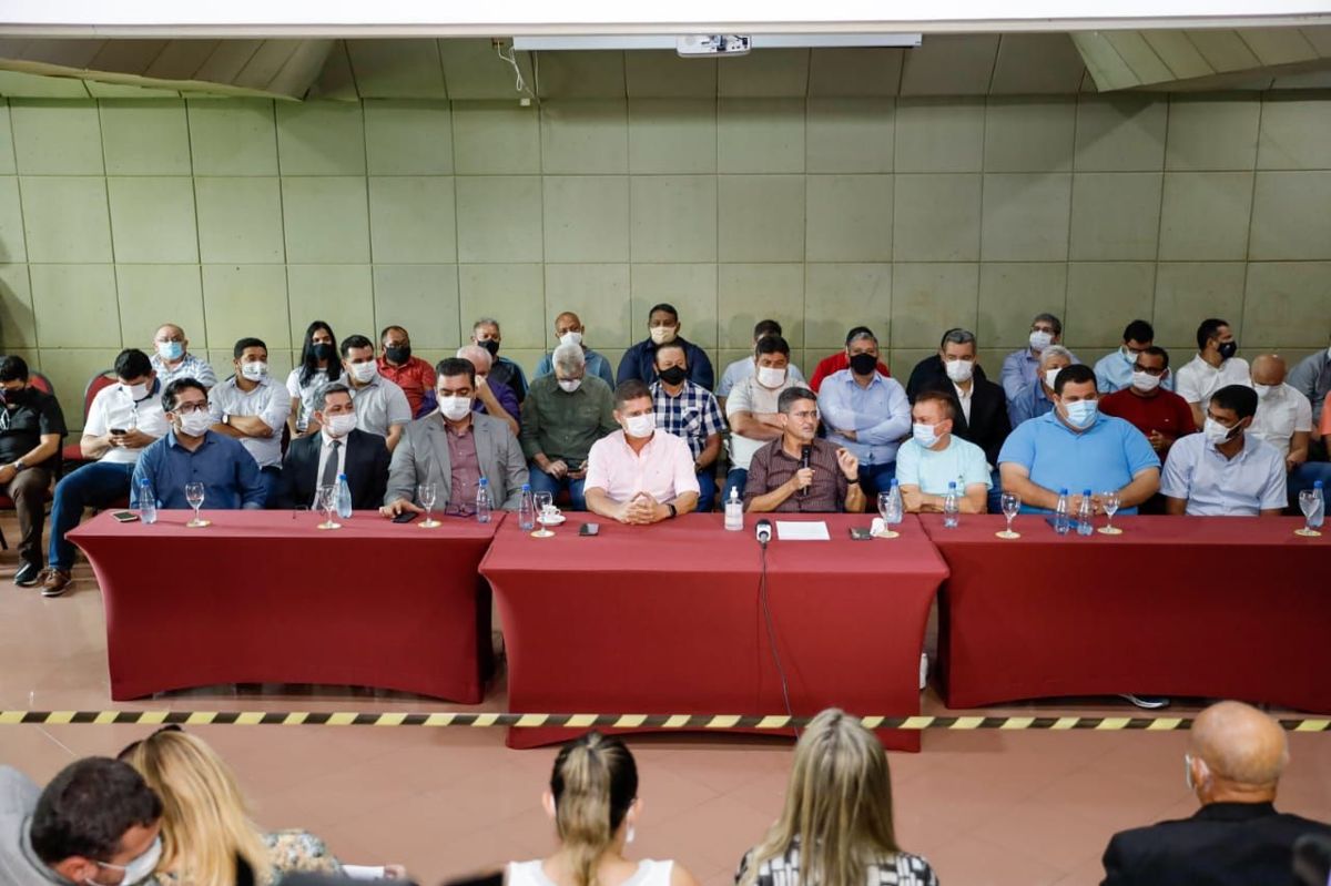Prefeito eleito de Manaus, David Almeida propõe redução no preço da passagem do transporte coletivo
