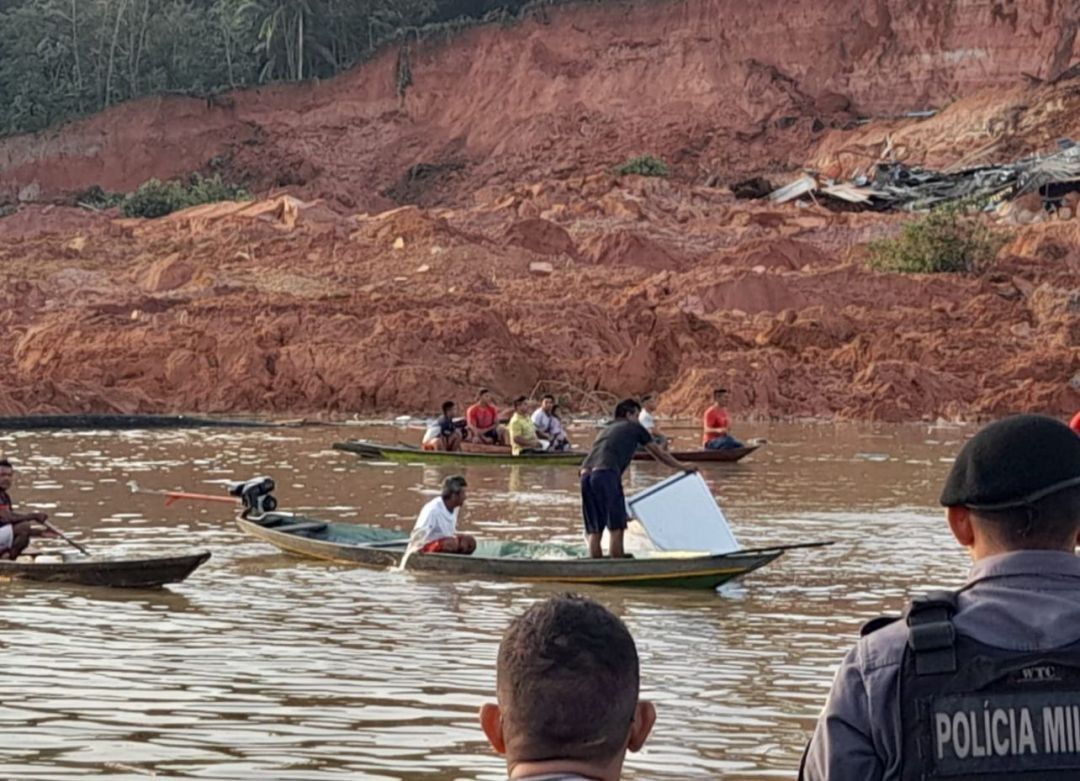 Sobe para 2 o número de mortos em desbarrancamento no Amazonas