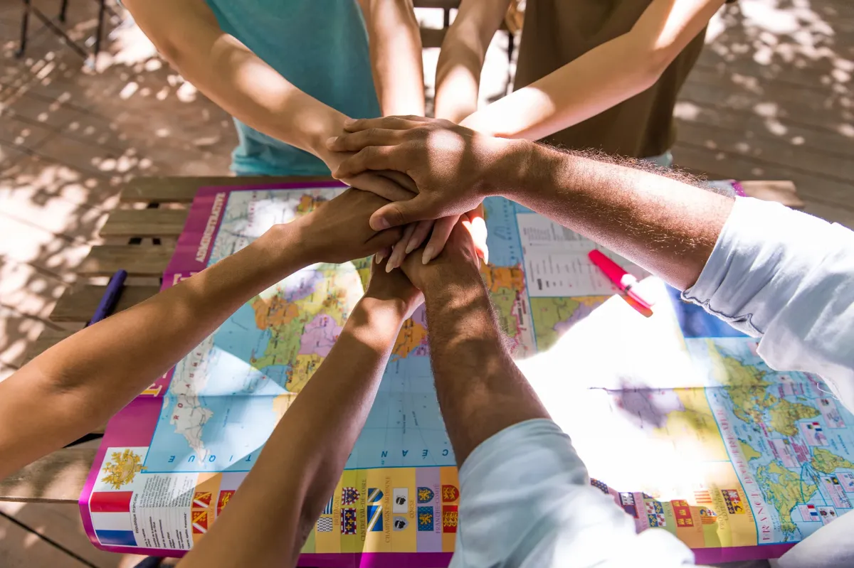 cropped-picture-young-multiethnic-friends-team.webp