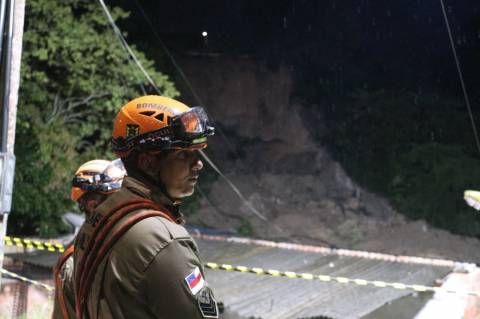 Chuva causa deslizamento de terra em Manaus e deixa 1 morte e 4 feridos