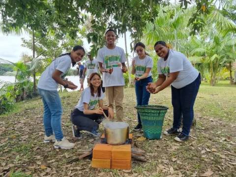 Educação Ambiental nas escolas do Pará incentiva alunos a criarem repelente de Andiroba