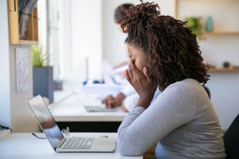 Governo adia implementação de medidas de saúde mental no trabalho