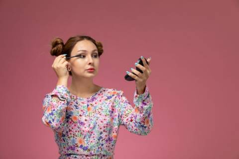 Ponto de Estilo: saiba como se maquiar de acordo com sua coloração pessoal