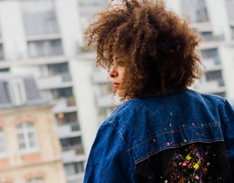 Uma preta em Paris: artista une história de moda, arte e resistência em um livro