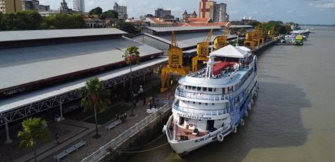 Em Belém, uma barqueata reúne embarcações e lideranças da Amazônia em ato pela justiça climática