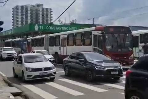 Circulação de ônibus é retomada após paralisação de rodoviários no Terminal 1 em Manaus