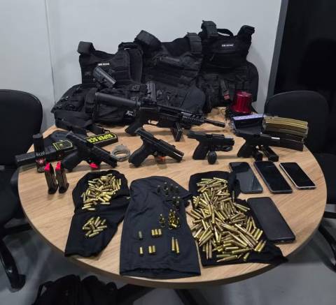 Três policiais militares e dois homens são presos suspeitos de tentar roubar carga de drogas no Rio Negro