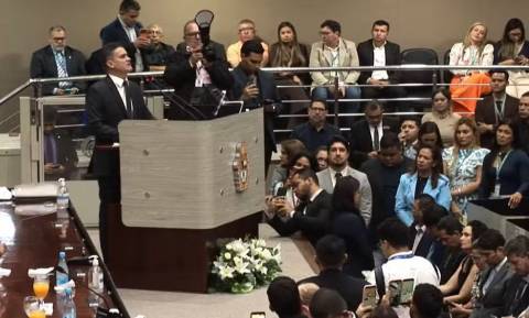 David Almeida renuncia e Renato Junior assume a Prefeitura de Manaus